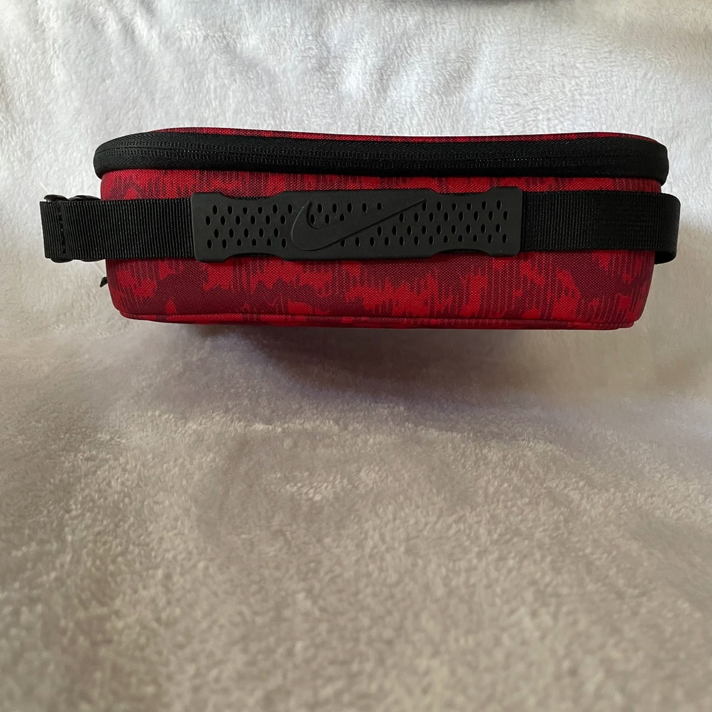 Nike Hard Shell w Fabric Lunch Box, 2 Pockets Rubber handle w Clip Insulated Red - Picture 5 of 8